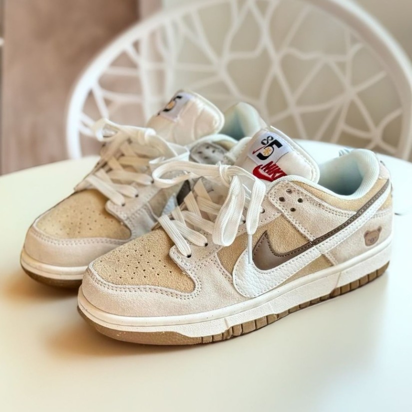 Nike Dunk swoosh